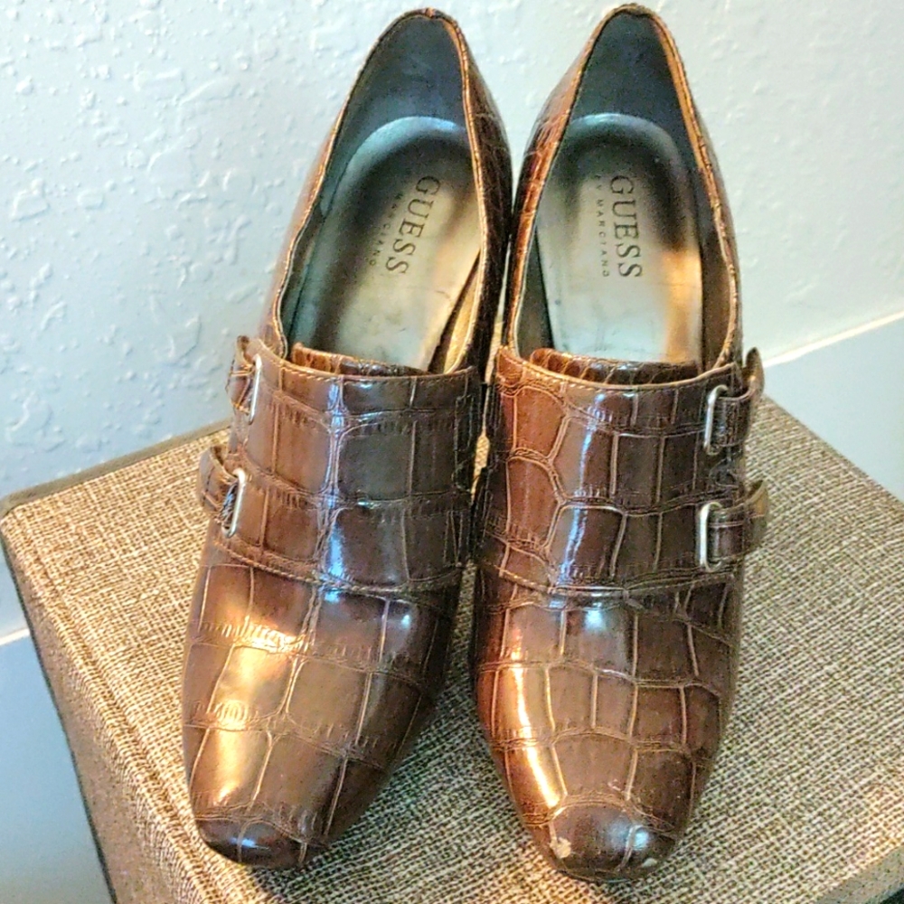 GUESS By NARCIANO women shoes Brown crocodile print